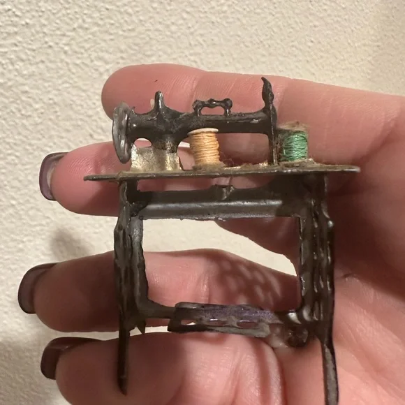 Antique sewing machine /table Knick knack collectible - Picture 5 of 5